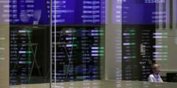 CFAA Spotlight | Asian Shares Fall As China Set To Reopen After Beijing Eases Policy